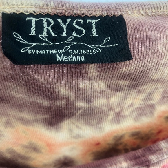 Tryst Medium Peach, Red, & Brown 3/4 Sleeve Stretchy Knit Tie Dye Heart Love Top - Picture 2 of 4